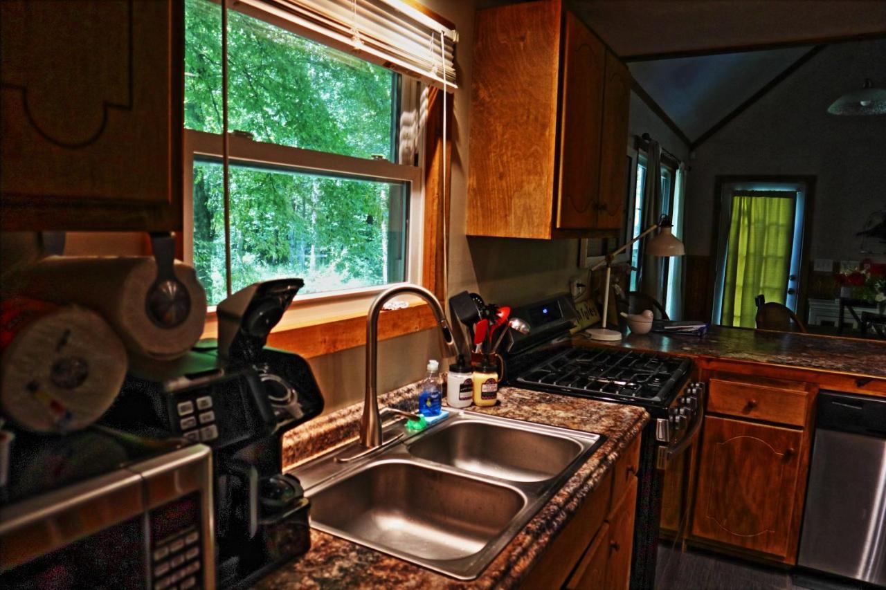 Our Private Wooded Cabin Chatham エクステリア 写真